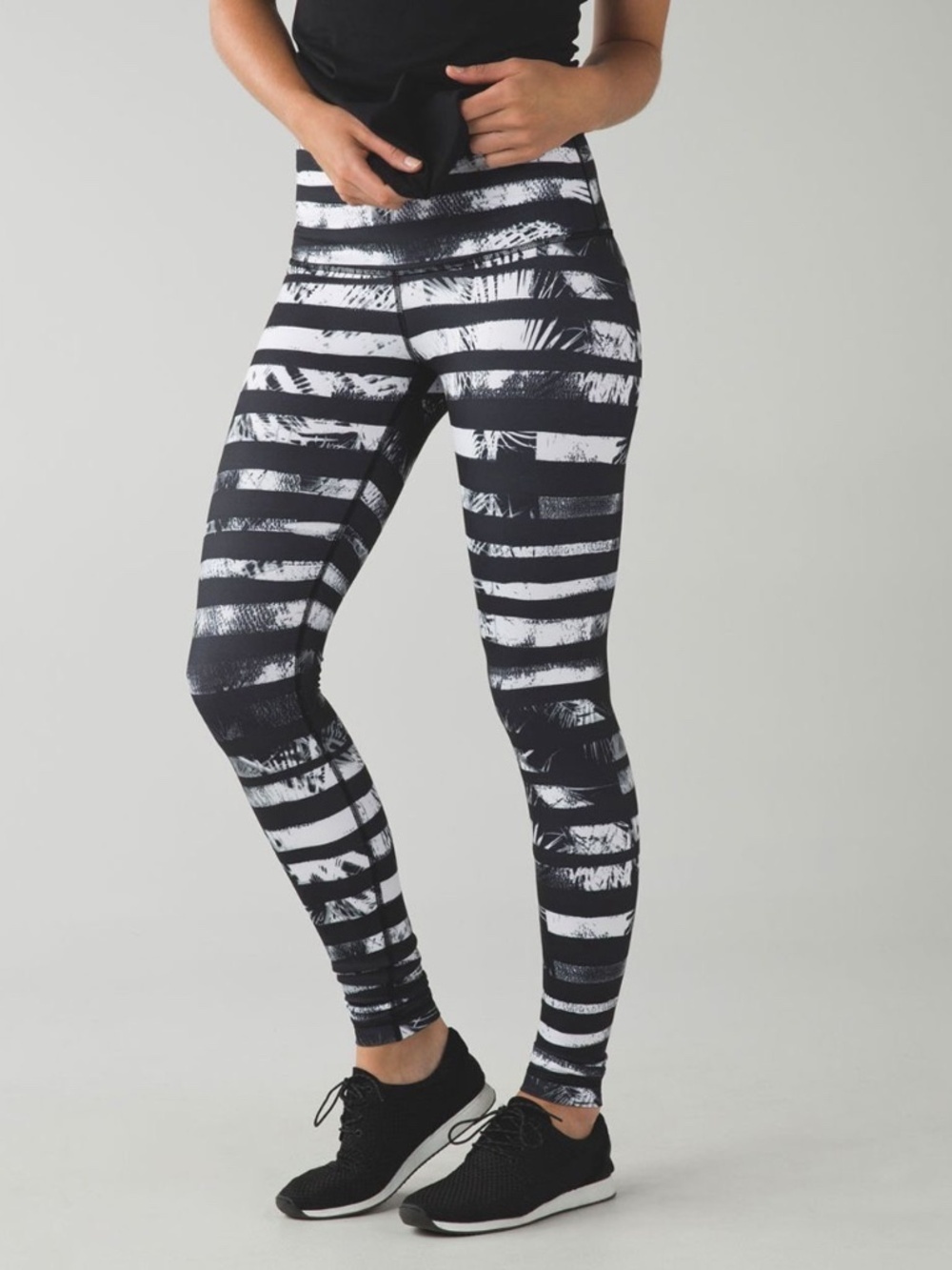 Lululemon Wunder Under Roll Down in Shady Palms Size 8